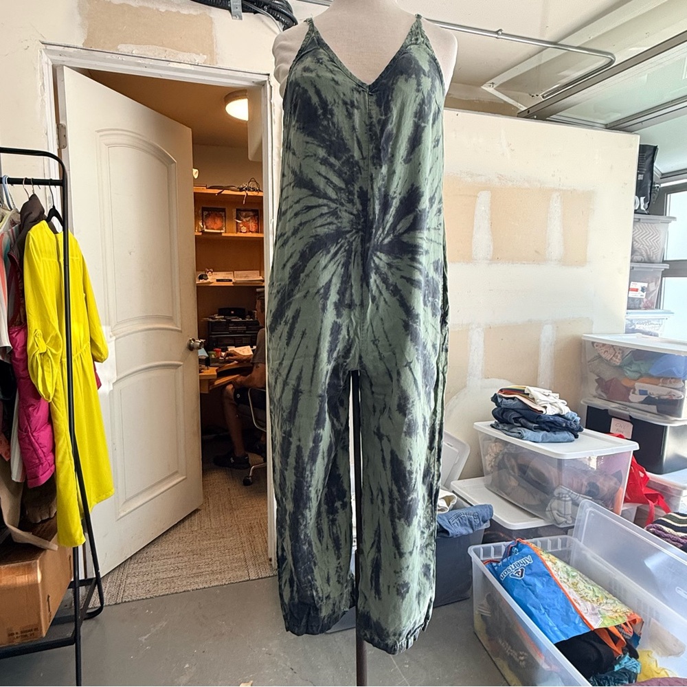 cloth & stone Green Tie-Dye V‑Neck Wide‑Leg Jumpsuit - Picture 13 of 13